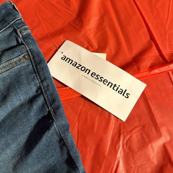 Womens Amazon Essentials jeans size 12S - Picture 3 of 6